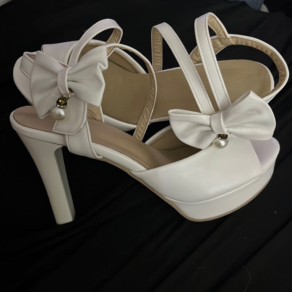 White cute heels wit pearls attached wit bows